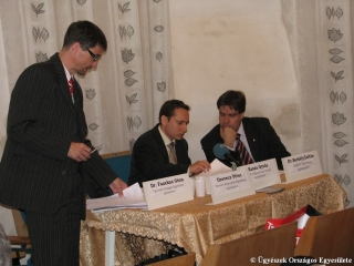 sajtótájékoztató